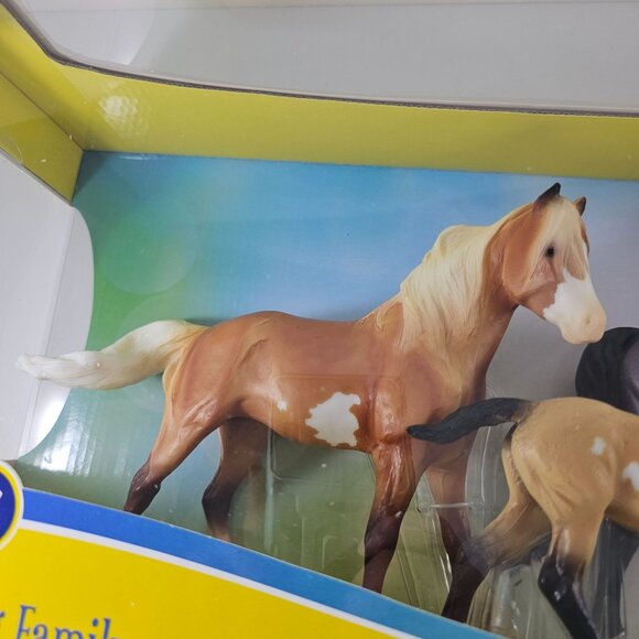Breyer Wild Mustang Family Freedom Series 1:12 Scale TSC 2024 Horse - Picture 10 of 10